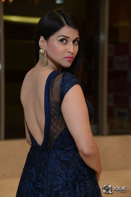 Mannara-Chopra-at-Miss-Twin-Cities-2016-Fashion-Show